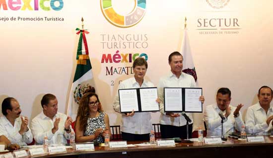 Firma-del-convenio-Tianguis-Turístico-Mazatlán-2018