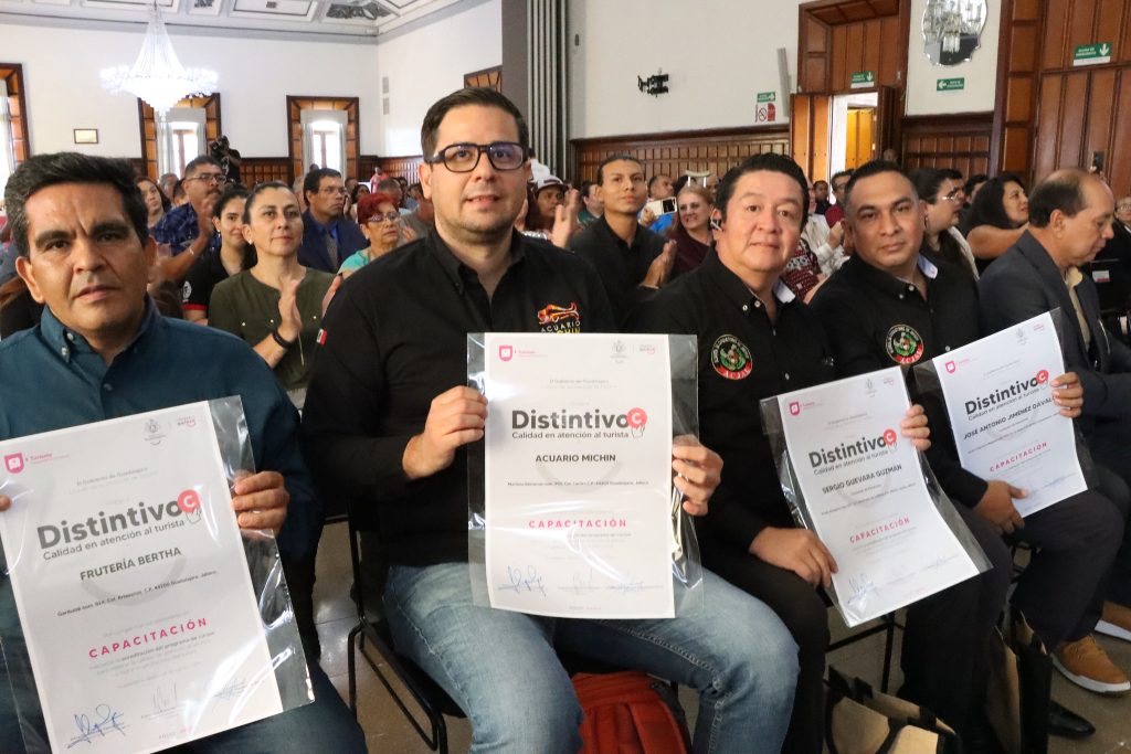 PErsonas con el Distintivo C de Calidad en Guadalajara