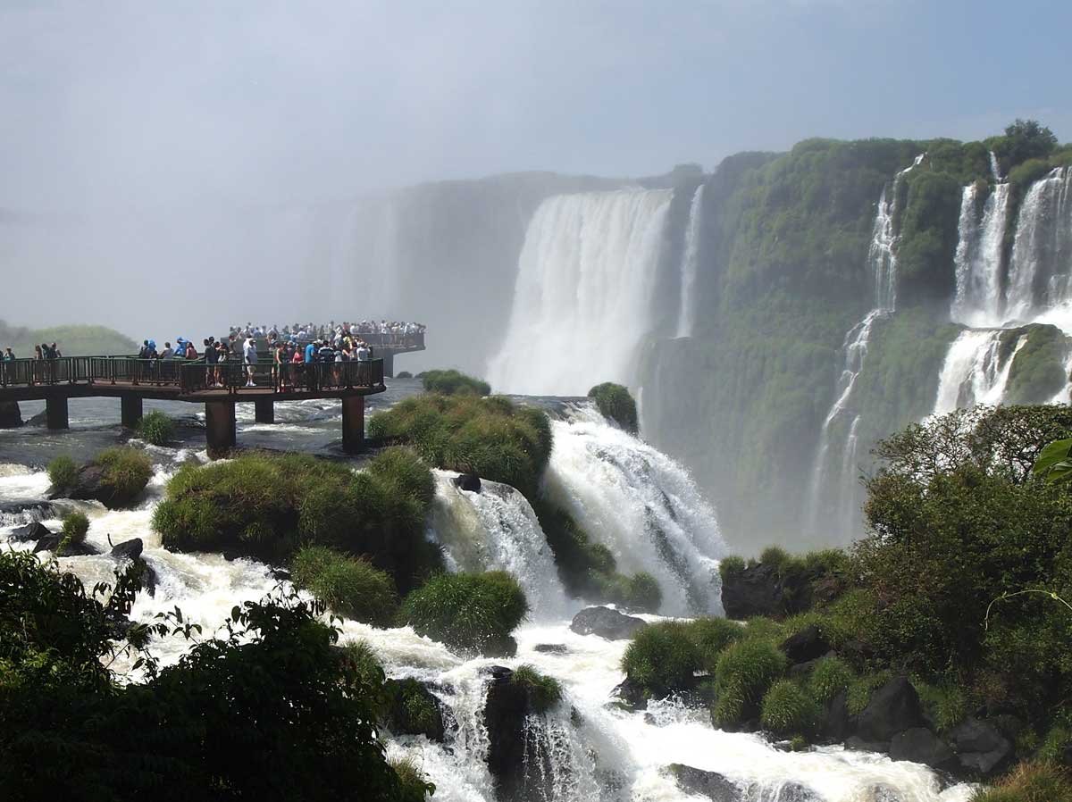Las-Cataratas-del-Iguazú,-Argentina-y-Brasil