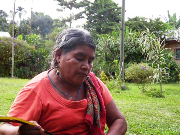 Mujer-indígena-de-la-Comunidad-Bribri