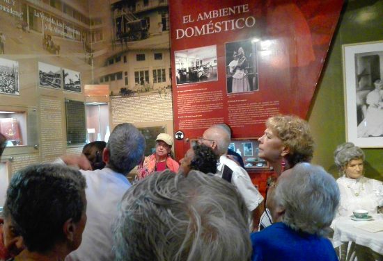 Visitantes con Alzheimer al Museo del Canal Interoceánico de Panamá 3