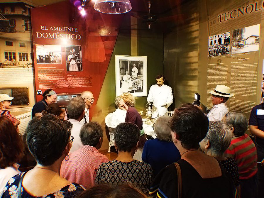 Visitantes con Alzheimer al Museo del Canal Interoceánico de Panamá