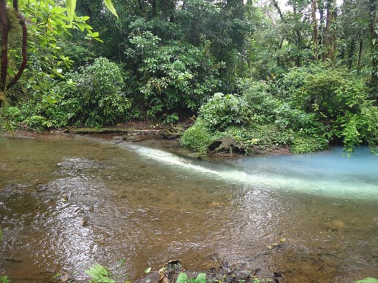Río celeste Costa Rica