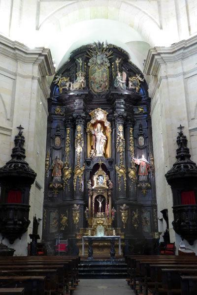 Altar en la iglesia San Nicolás altar
