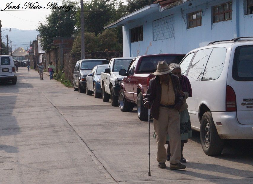 Adultos mayores en Pichátaro