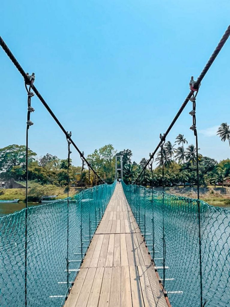 Puente colgante en La Antigua