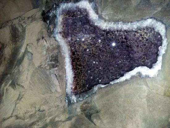 Minas de Wanda. Geoda dentro del basalto