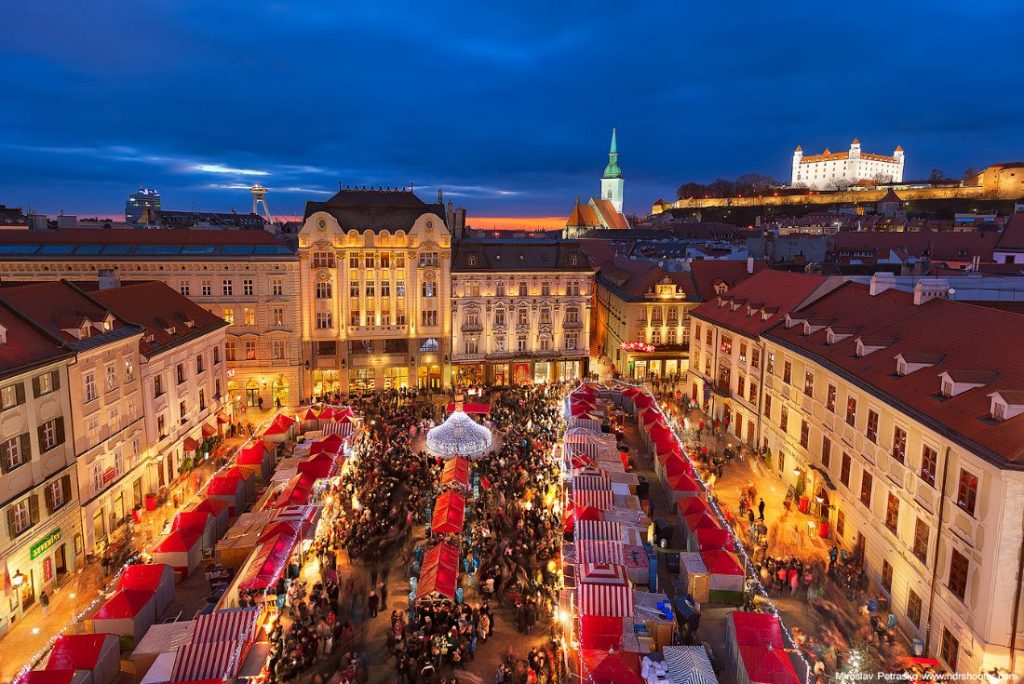 Mercado navideño en Bratislava, Eslovaquia