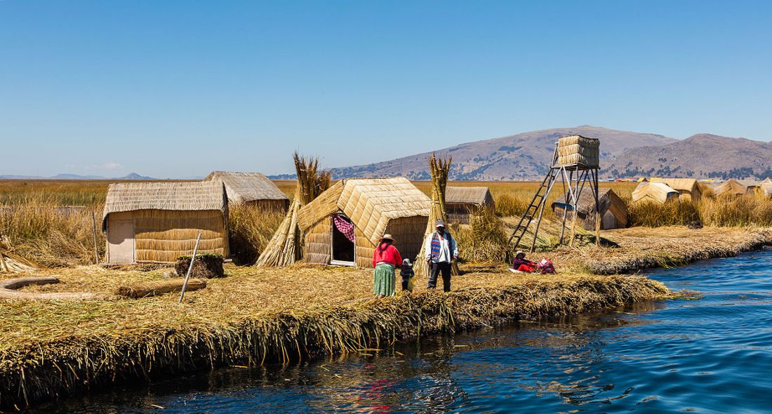 Islas flotantes de los Uros en el Lago Titicaca