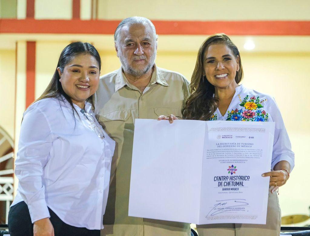 Mara Lezama y Miguel Torruco con el nombramiento de Chetumal como Barrio Mágico