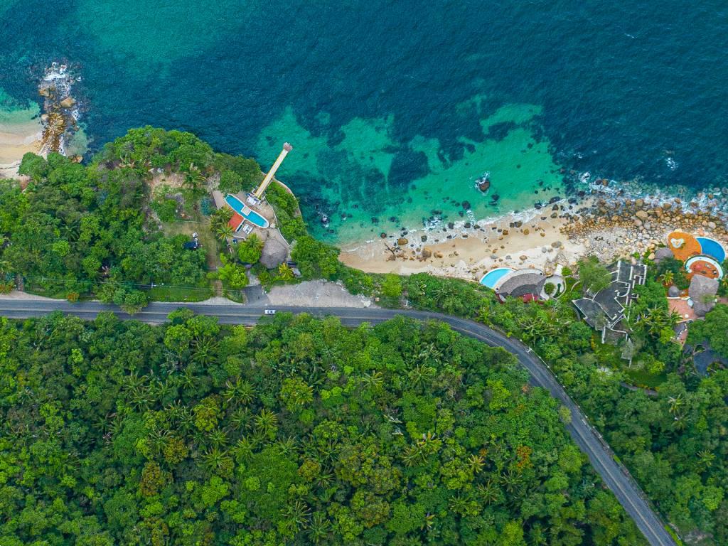 Playa Mismaloya desde un dron