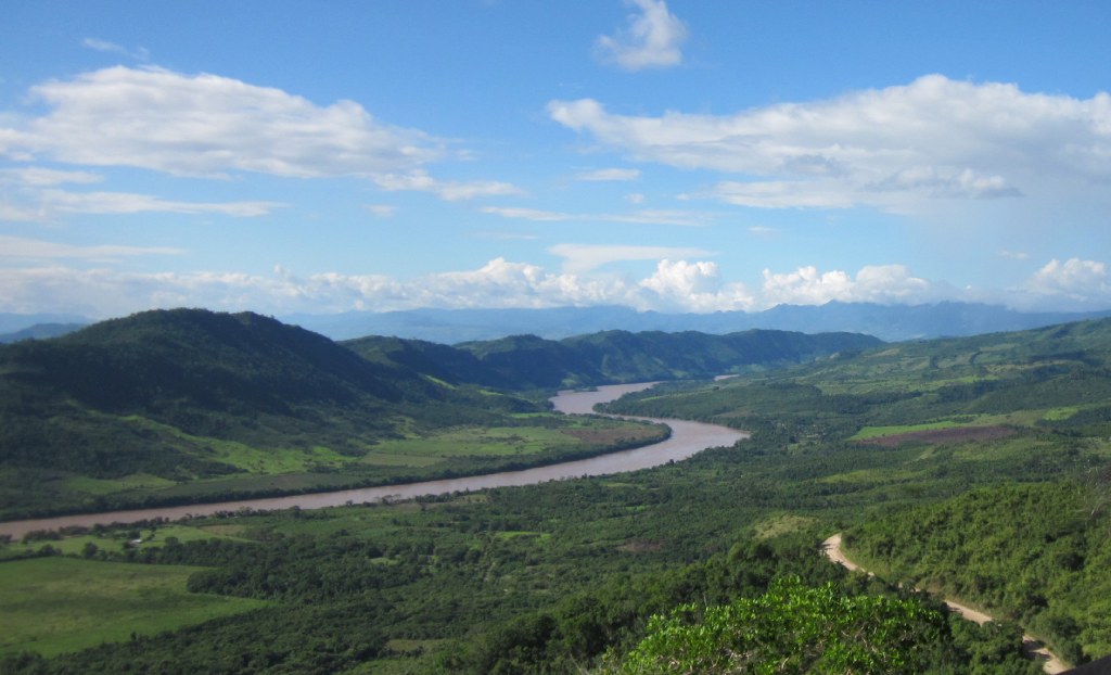 Río Huallaga en Tarapoto, San Martín, Perú