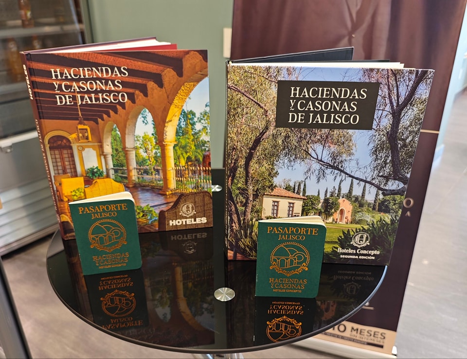 Pasaporte Jalisco y libros de la Asociación de Haciendas y Casonas