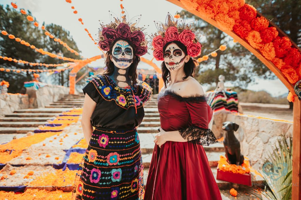 Mujeres vestidas de catrinas en Baja California