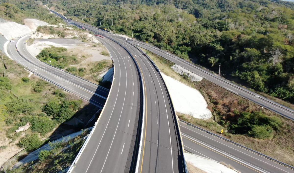 Tramo de la nueva autopista Guadalajara-Puerto Vallarta