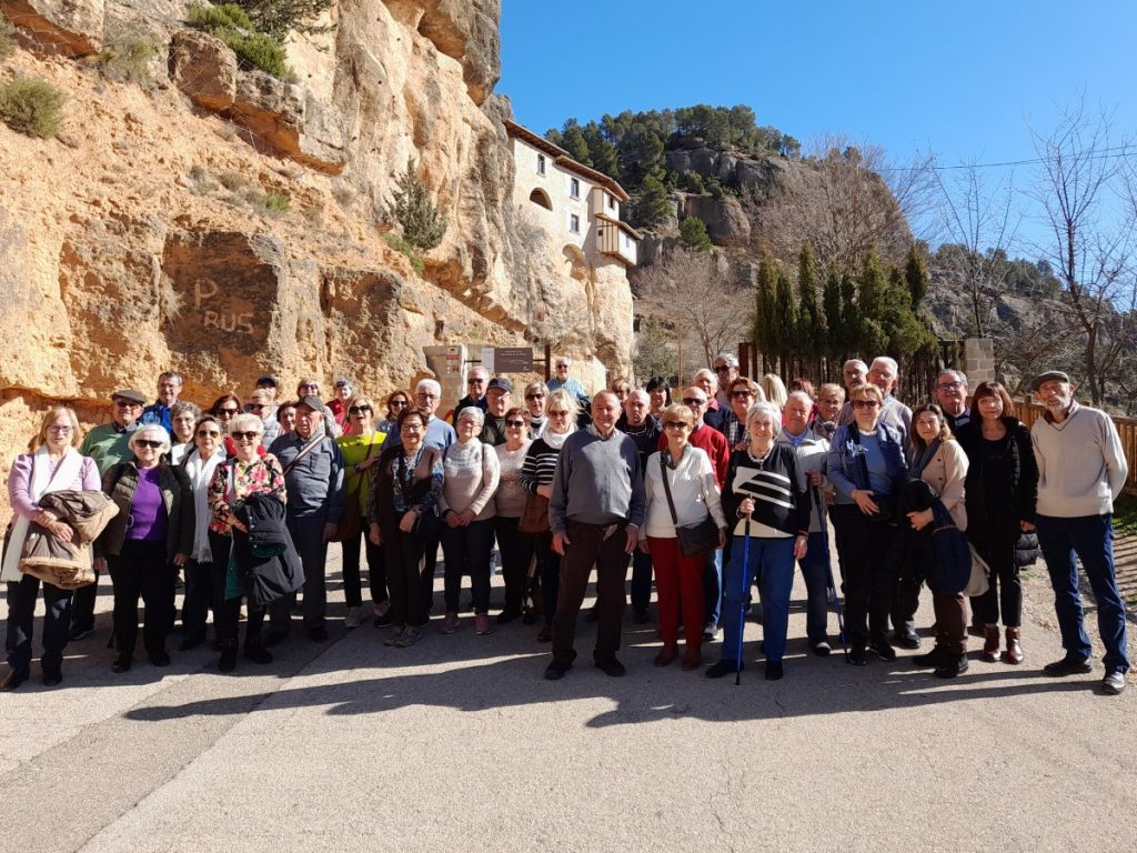 Grupo de visitantes del Santuario de la Balma