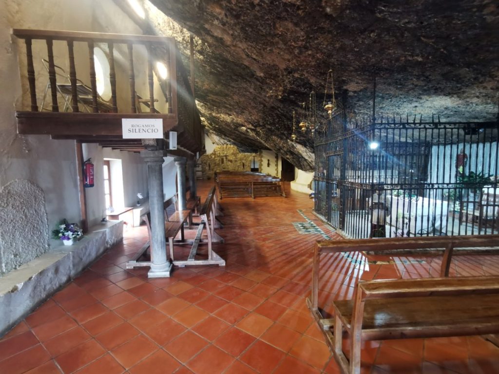 Interior del Santuario de la Balma